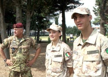Da destra Francesco, Anna e il colonnello De Matteis 