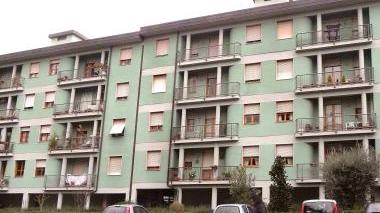 Piazza S. Lorenzo sede dell’ufficio casa Sopra un blocco di case popolari
