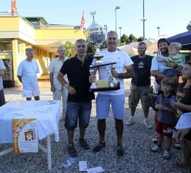 Il trofeo simbolico in palio per la 24 ore di tennis dello Sporting 