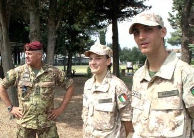 Da destra Francesco, Anna e il colonnello De Matteis 