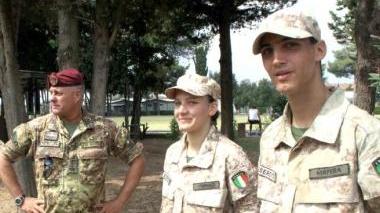Da destra Francesco, Anna e il colonnello De Matteis