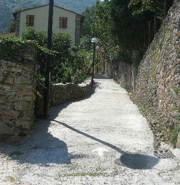 La strada in cura ai residenti 