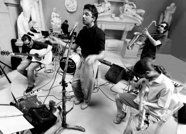 Il gruppo pratese Grand Carabs stasera in concerto alla Lazzerini                