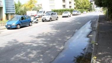 Proteste per le auto che sfrecciano