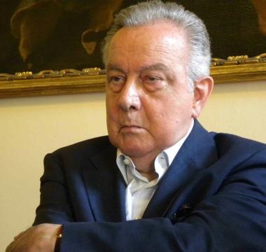 Ivano Paci, presidente della Fondazione Cassa di risparmio di Pistoia e Pescia A destra, Chet Baker 