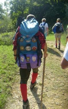 Turisti-pellegrini lungo la via Francigena