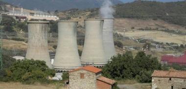 Una veduta di una centrale geotermica in Valdicecina  
