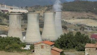 Una veduta di una centrale geotermica in Valdicecina