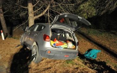 Due terribili immagini dellauto distrutta nellurto sulla provinciale dei Tre Comuni 