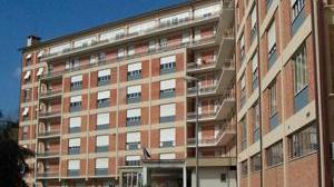 Resta schiacciato sotto il trattore