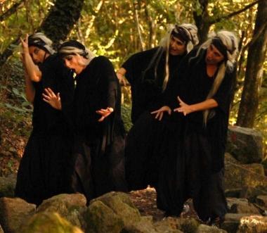 <b>CORIFEE </b>del Teatro Studio durante uno spettacolo   