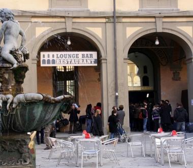 Al Caffé delle Logge non funziona l'ascensore per le persone disabili
