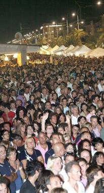 <b>LA NOTTE BLU DI LIDO.</b> Migliaia di persone invaderanno questa notte la Passeggiata di Lido di Camaiore 