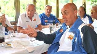 <b>CALCIO E SPAGHETTI.</b> Agostiniani a tavola con lo staff a Pievepelago