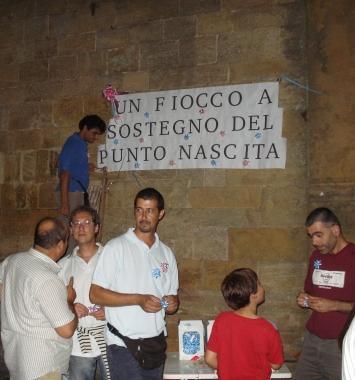 Un momento della protesta contro la chiusura del punto nascita 