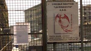 Cancelli irregolari, sigilli in tre circoli nautici sui fossi
