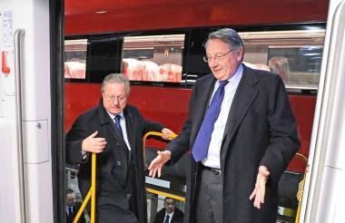 L’ad Salvatore Bianconi e il ministro Matteoli su un treno