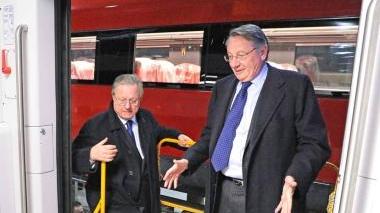 L’ad Salvatore Bianconi e il ministro Matteoli su un treno
