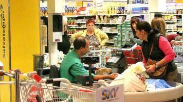 Si fa la spesa alla Coop di Rosignano Solvay