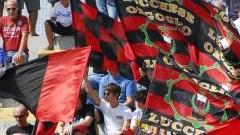 Tifosi rossoneri in gradinata (Vip)