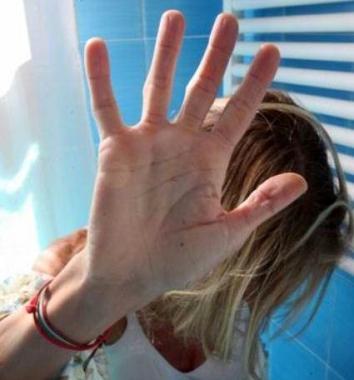 Una donna ha denunciato ai carabinieri di essere stata violentata 