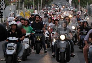 I tifosi hanno raggiunto lo stadio dei Marmi in scooter 