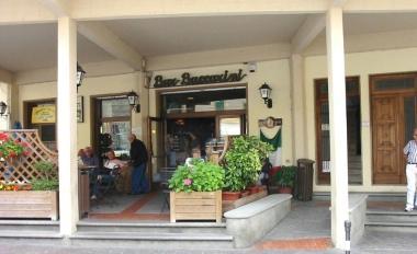 Il bar Baccarini nel centro di San Marcello dove si &egrave; verificato il furto 
