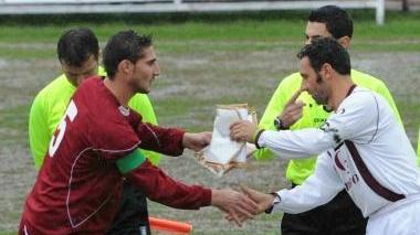 Falivena (a sin.) con i gradi di capitano granata