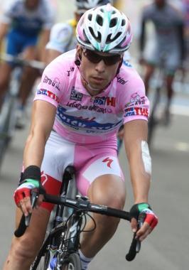 <b>CAMPIONI IN SELLA.</b> A destra Ivan Basso in azione allultimo Tour de France A sinistra Giovanni Visconti 