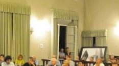Una seduta del consiglio comunale e a destra l’assessore Lido Moschini (Vip)