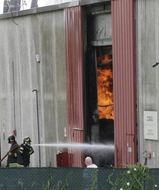 Cinque squadre dei vigili del fuoco sono intervenute da Firenze, Prato e Pistoia    