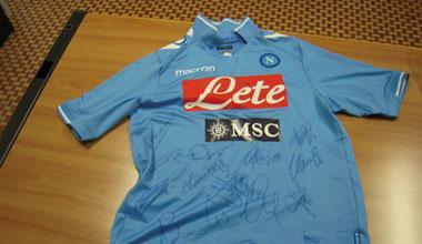 Tennis, 24 ore non stop: anche la maglia del Napoli tra gli oggetti all'asta