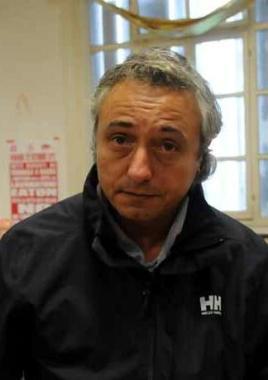<b>ASMIU.</b> Lex segretario provinciale della Fiom Alessio Castelli e a sinistra un mezzo dellAsmiu in azione      