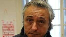 <b>ASMIU.</b> L’ex segretario provinciale della Fiom Alessio Castelli e a sinistra un mezzo dell’Asmiu in azione