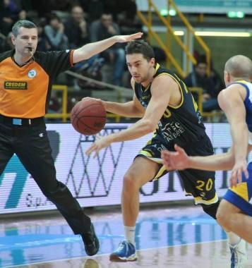 Il playmaker Fabio Avanzini con la maglia di Scafati 