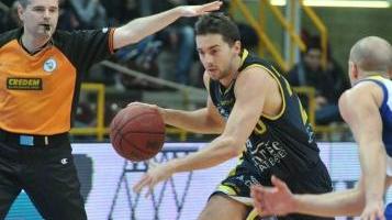 Il playmaker Fabio Avanzini con la maglia di Scafati