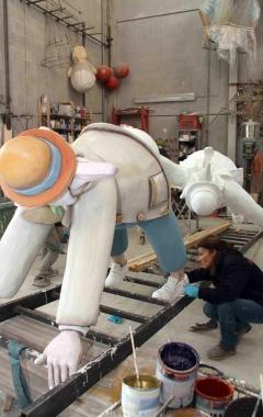Al lavoro negli hangar della Cittadella