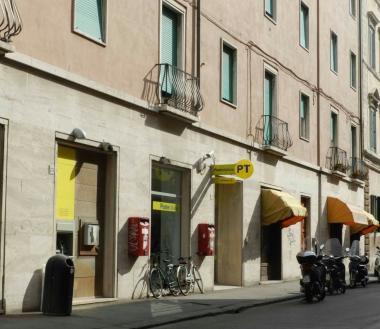 <strong>PAURA.</strong> I cassieri delle Poste ascoltati dagli agenti della squadra mobile e sopra l’ufficio chiuso per rapina