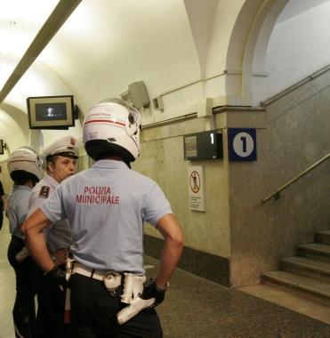 Sopra, i vigili alla stazione per Lombardi e lincontro con lassessore 