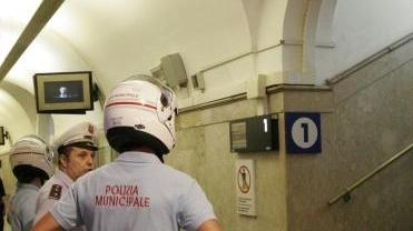 Sopra, i vigili alla stazione per Lombardi e l’incontro con l’assessore