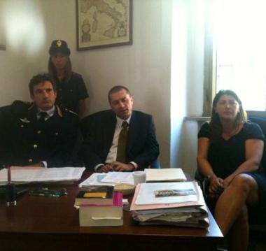 <b>POLIZIA. </b>Francesco Zerilli (Anticrimine), Bruno Mezzatesta (Firenze) e Patrizia Gentile (Minori) ieri alla conferenza stampa 