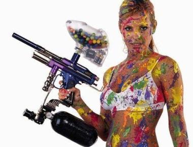 <strong>PAINTBALL </strong>Sparatorie con proiettili di vernice La nuova moda approda all’Acqua Village di Follonica