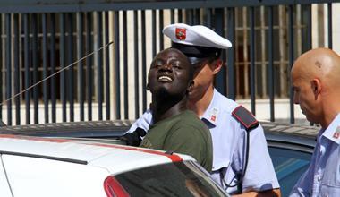 Ha preso per il collo la vigilessa, condannato a 1 anno e 2 mesi