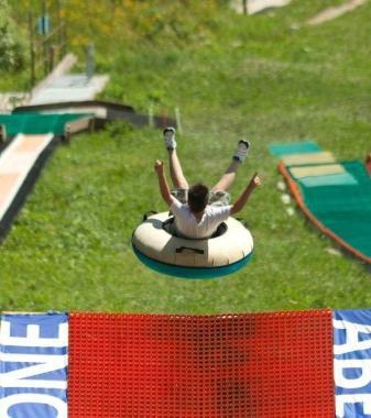 Acrobazie col tubing al Gravity Park di Abetone   