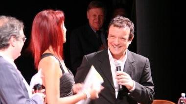Due momenti della premiazione: nella foto in alto Massimo Ranieri; qui accanto il musicista Alessandro Finazzo