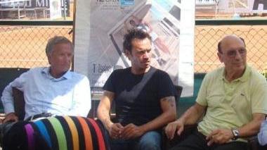 <b>TESTIMONIAL.</b> Il cantante Nek durante la presentazione del torneo