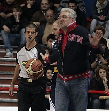 Coach Angelucci sar&agrave; ancora sulla panchina rossobl&ugrave; 