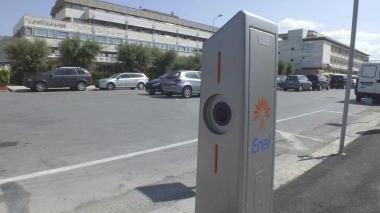 Una delle colonnine di ricarica installate dall’Enel