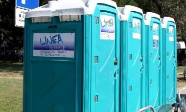 <b>BAGNI CHIMICI.</b> Un turista esasperato chiede perch&eacute; non ci siano bagni in centro 