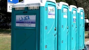 <b>BAGNI CHIMICI.</b> Un turista esasperato chiede perché non ci siano bagni in centro